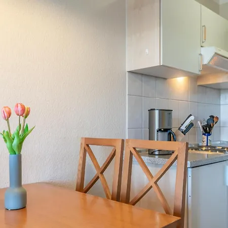 Gemuetliche Mit Balkon Und Badewanne In