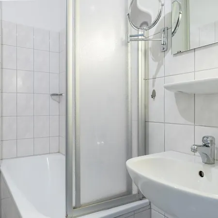 Gemuetliche Mit Balkon Und Badewanne In * Sellin (Rugen)